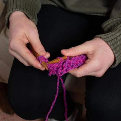 friendly loom Discover Knitting Scarf Kit Pink Violet Wool for Beginners - Image 5