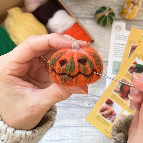 Bergin & Bath Needle Felting Kit - Pumpkins - Halloween Crafts - Make Your own Spooky Decorations! - Craft kit for Adults - Image 4
