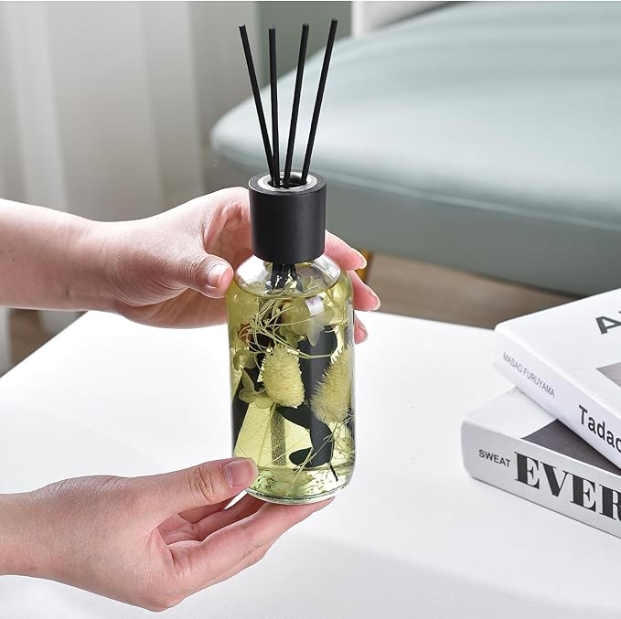Bamboo White Tea Reed Diffuser Set - Fragrance Reed Diffusers for Home - 250ml Glass Bottle with Plant Accents, Black Reed Sticks, Dried Flowers - Aromatherapy Reed Diffuser Oil for Relaxation
