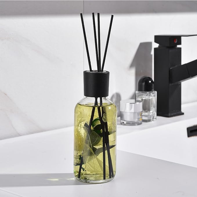 Bamboo White Tea Reed Diffuser Set - Fragrance Reed Diffusers for Home - 250ml Glass Bottle with Plant Accents, Black Reed Sticks, Dried Flowers - Aromatherapy Reed Diffuser Oil for Relaxation