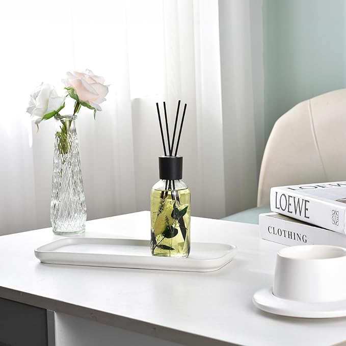 Bamboo White Tea Reed Diffuser Set - Fragrance Reed Diffusers for Home - 250ml Glass Bottle with Plant Accents, Black Reed Sticks, Dried Flowers - Aromatherapy Reed Diffuser Oil for Relaxation