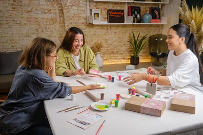 Jovi - DIY Air Dry Kit & Mirror - Pottery Kit for Adults, Making a Mirror Holder with White Air Dry Clay + Paints, Sculpting Tools, Step-by-Step Guide and Video Tutorial, Starter Set for Beginners