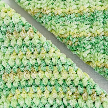 Chenillique XL Super Bulky Chenille Yarn – 100g Skein (88 Yards) + Safety Eyes + Free Plushie Pattern – Plush Polyester Yarn for Amigurumi, Crochet & Knitting - Spring Green